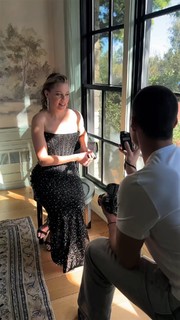Elizabeth Banks feet photo thumbnail