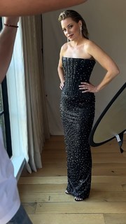 Elizabeth Banks feet photo thumbnail