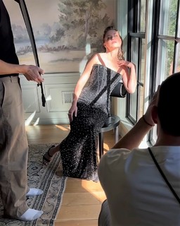 Elizabeth Banks feet photo thumbnail