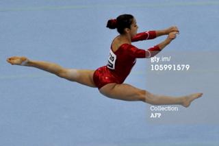 Aly Raisman feet photo thumbnail