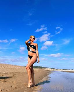 Nicole Neumann feet photo thumbnail