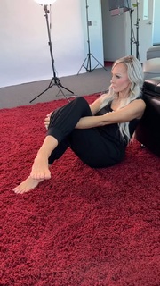 Kyle Unfug feet photo thumbnail