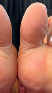 Kyle Unfug feet photo thumbnail