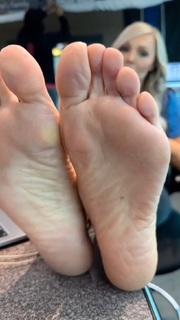 Kyle Unfug feet photo thumbnail