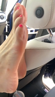 Kyle Unfug feet photo thumbnail