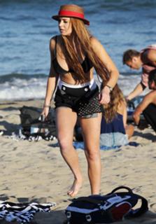 Lindsay Lohan feet photo thumbnail