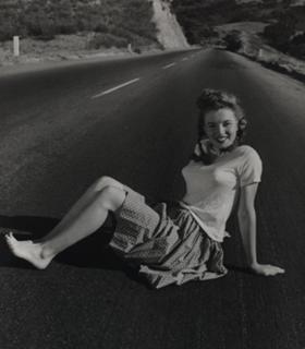 Marilyn Monroe feet photo thumbnail