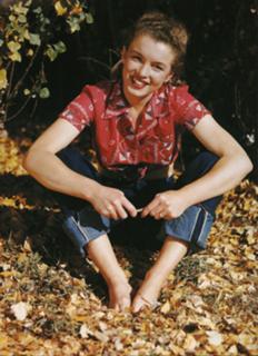 Marilyn Monroe feet photo thumbnail