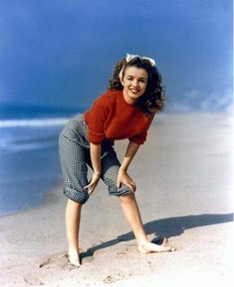 Marilyn Monroe feet photo thumbnail