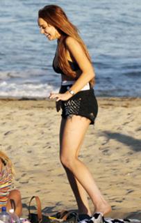 Lindsay Lohan feet photo thumbnail