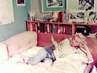 Marilyn Monroe feet photo thumbnail