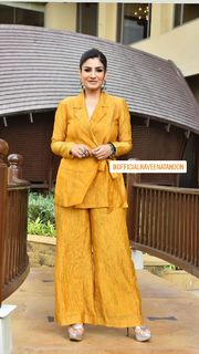 Raveena Tandon feet photo thumbnail