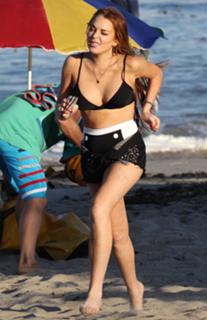 Lindsay Lohan feet photo thumbnail