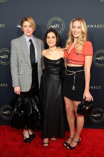 America Ferrera feet photo thumbnail