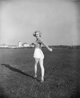 Marilyn Monroe feet photo thumbnail
