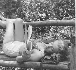 Marilyn Monroe feet photo thumbnail