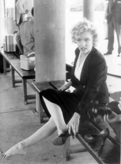 Marilyn Monroe feet photo thumbnail