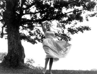 Marilyn Monroe feet photo thumbnail