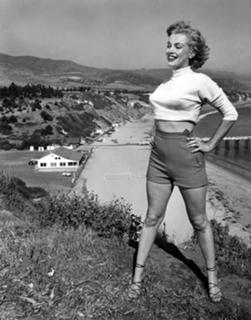 Marilyn Monroe feet photo thumbnail