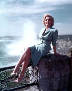 Marilyn Monroe feet photo thumbnail