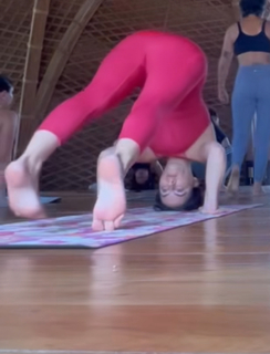 Claudia Lizaldi feet photo thumbnail