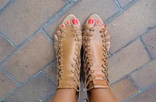 Paula Echevarría feet photo thumbnail