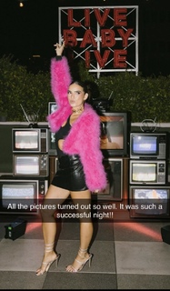 Natalie Noel Mariduena feet photo thumbnail
