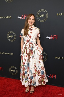 Natalie Portman feet photo thumbnail