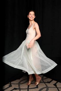 Rosamund Pike feet photo thumbnail