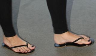 Demi Lovato feet photo thumbnail