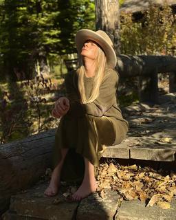 LeAnn Rimes feet photo thumbnail