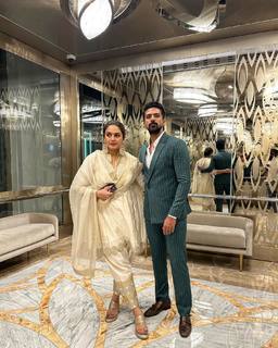 Huma Qureshi feet photo thumbnail