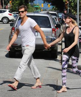 Diane Kruger feet photo thumbnail