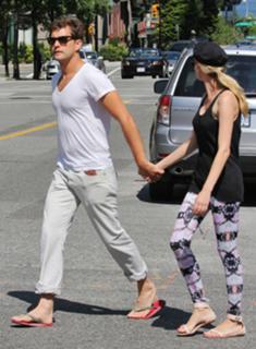 Diane Kruger feet photo thumbnail