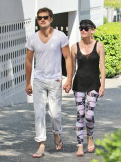 Diane Kruger feet photo thumbnail