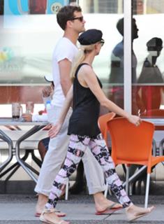 Diane Kruger feet photo thumbnail