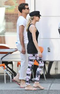Diane Kruger feet photo thumbnail