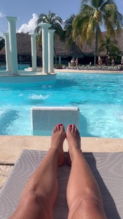 Carolina Ardohain feet photo thumbnail