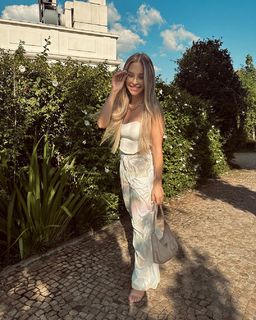Carla Diaz feet photo thumbnail