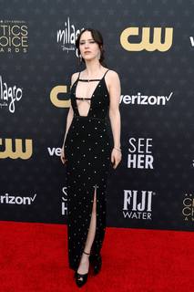 Rachel Brosnahan feet photo thumbnail