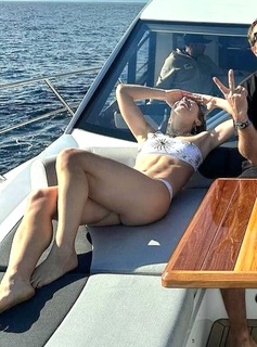 Lola Weippert feet photo thumbnail