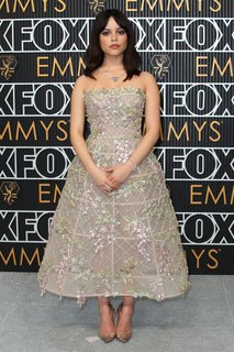 Jenna Ortega feet photo thumbnail