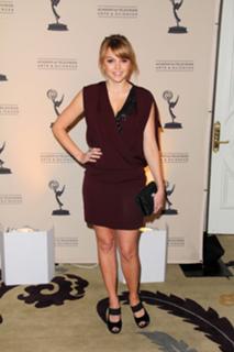 Aimee Teegarden feet photo thumbnail