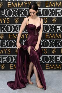 Rachel Brosnahan feet photo thumbnail