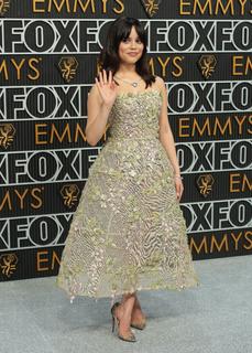 Jenna Ortega feet photo thumbnail