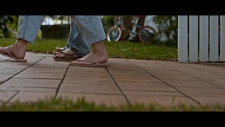 Phoebe Tonkin feet photo thumbnail