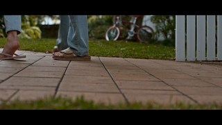 Phoebe Tonkin feet photo thumbnail