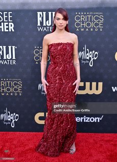 Dua Lipa feet photo thumbnail
