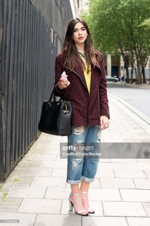 Dua Lipa feet photo thumbnail