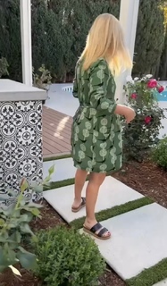 Angela Kinsey feet photo thumbnail